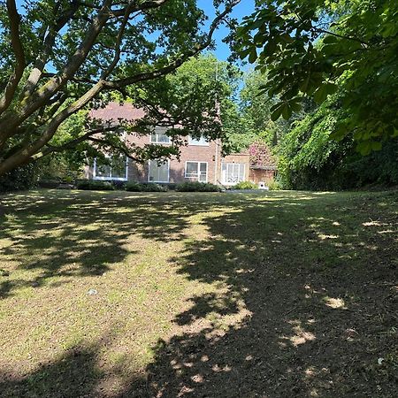 Villa House On The Hill à Harrow on the Hill Extérieur photo