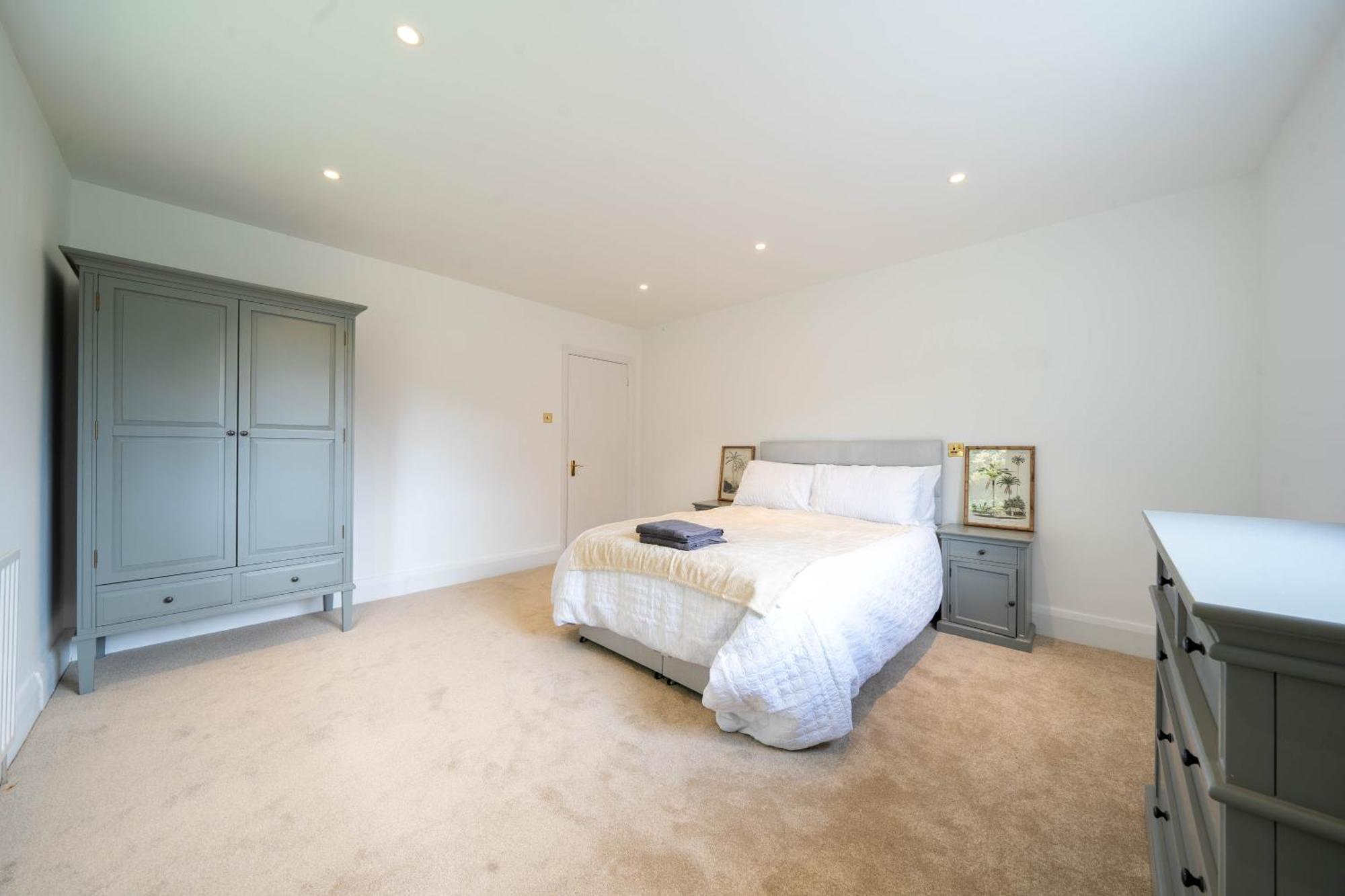 Villa House On The Hill à Harrow on the Hill Extérieur photo