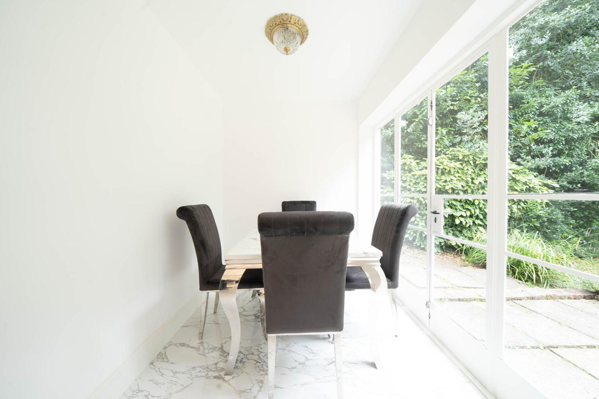 Villa House On The Hill à Harrow on the Hill Extérieur photo
