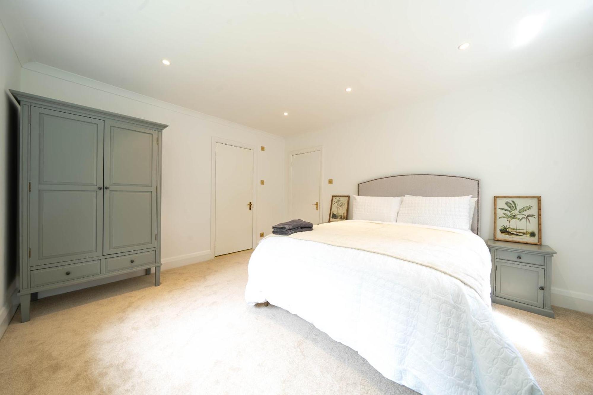 Villa House On The Hill à Harrow on the Hill Extérieur photo